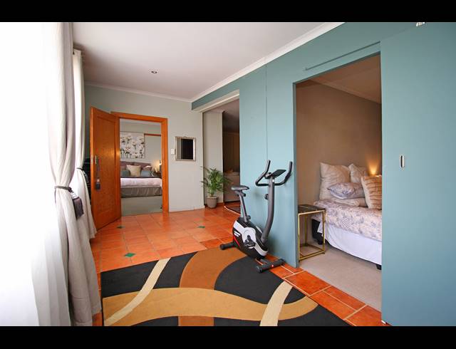 2 BEDROOM APARTMENT FOR SALE IN HOUGHTON ESTATE